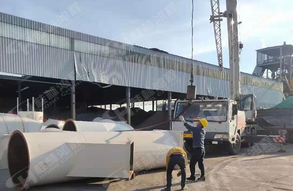 第5臺HLM煤矸石煅燒高嶺土立磨早上抵達內蒙古某工廠 第5臺HLM煤矸石煅燒高嶺土立磨早上抵達內蒙古某工廠
